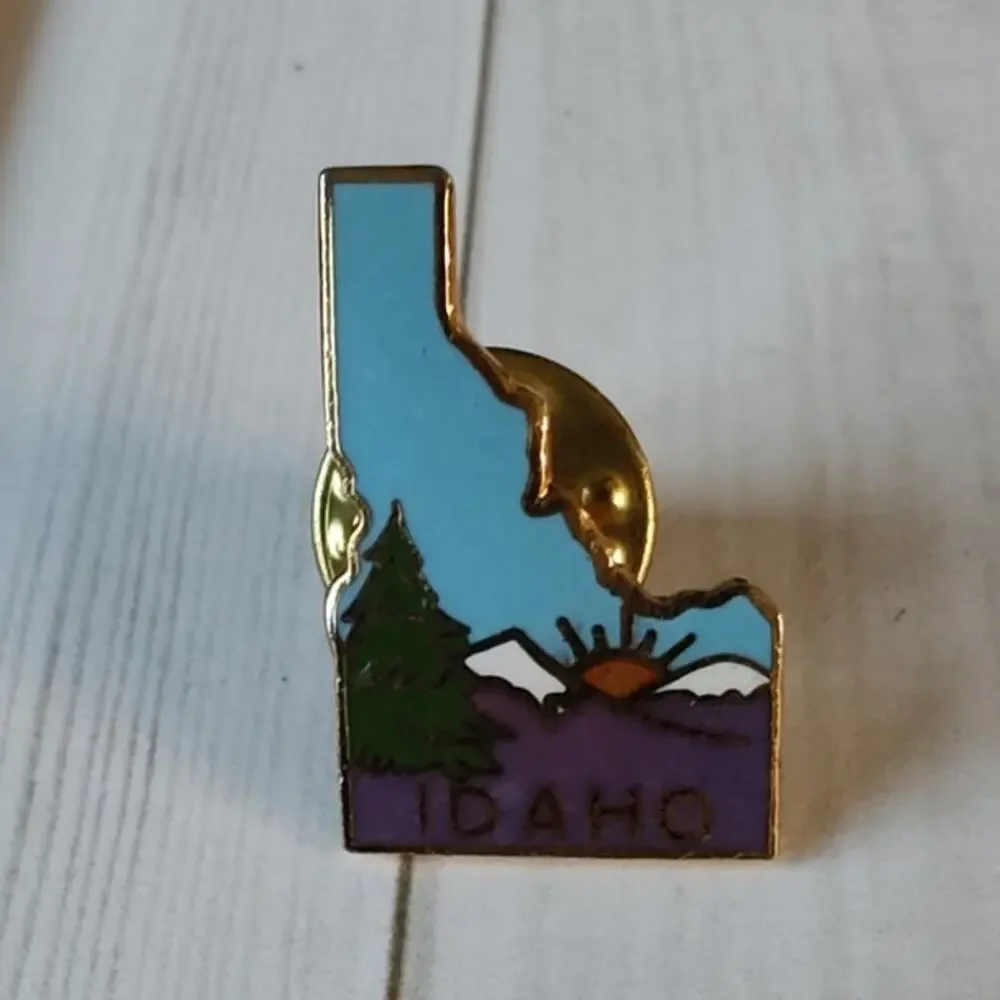 Idaho State Shaped Sunrise Pin Souvenir Travel Hat Lapel Collectible